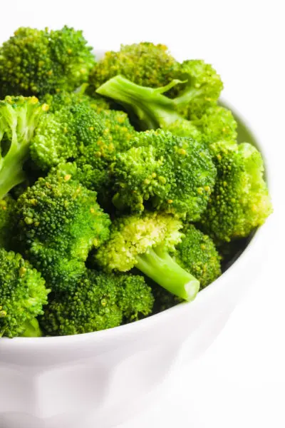 A bowl of steamed broccoli.